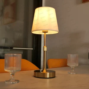 Abajur Simples Pequeno Cup. Cone